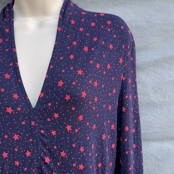 Boden J0304 Betty Tunic Top Star Print Blue Red V-Neck Size 8R Stretchy Comfy - Picture 3 of 5